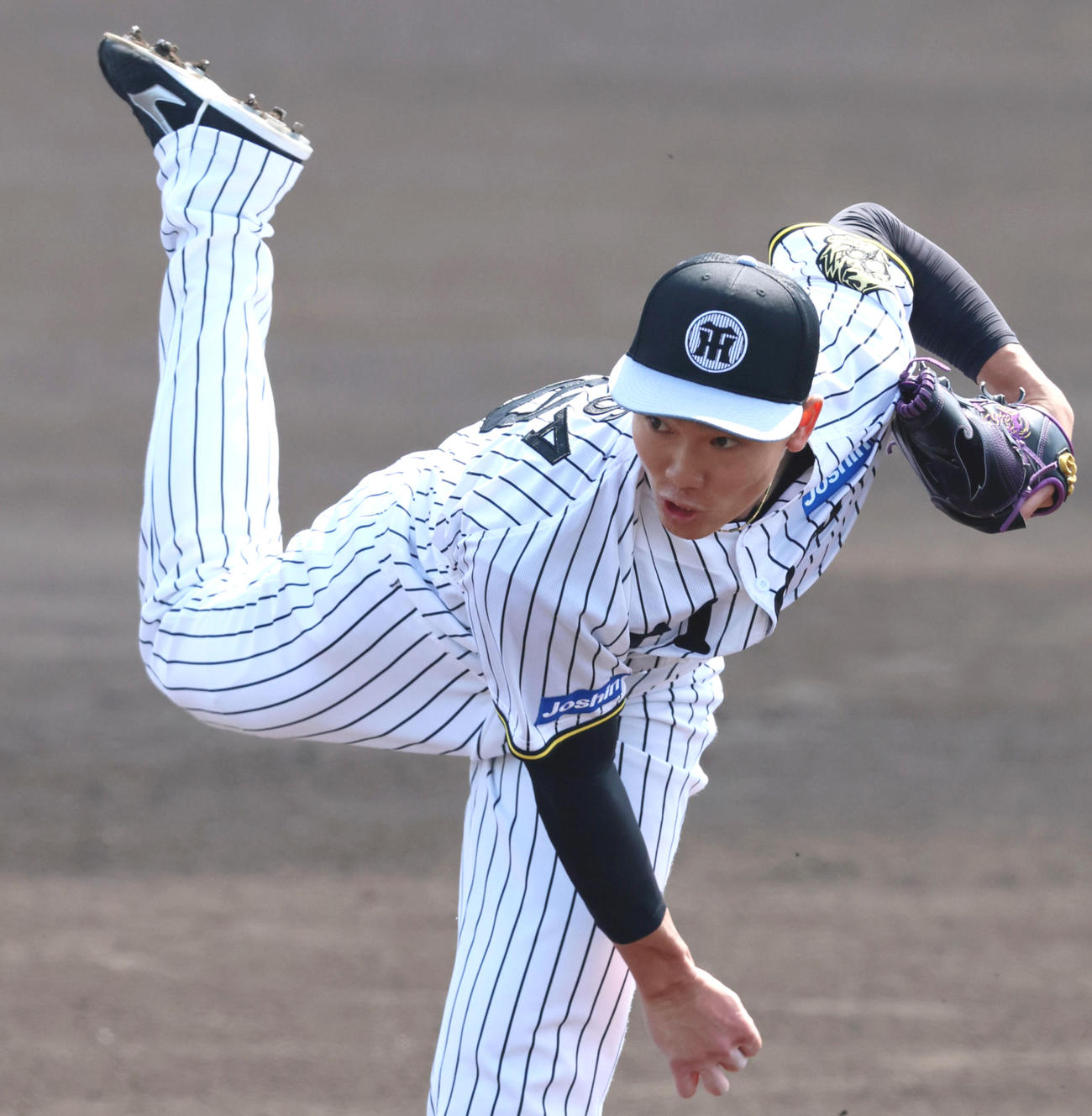 シート打撃練習に登板した湯浅（撮影・加藤哉）