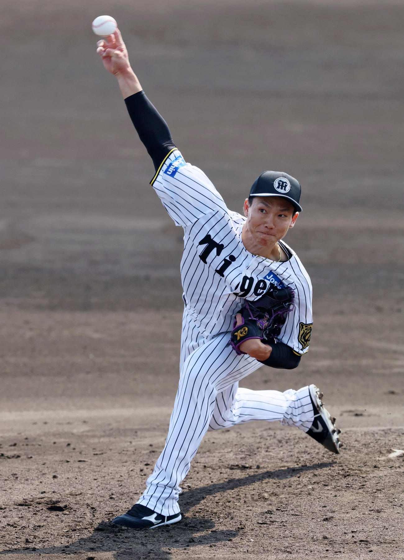 シート打撃練習に登板した湯浅（撮影・加藤哉）