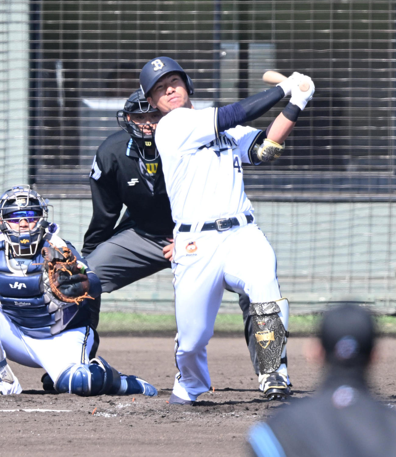 オリックス紅白戦　3回裏無死、左越えに2打席連続本塁打を放つ頓宮（撮影・和賀正仁）