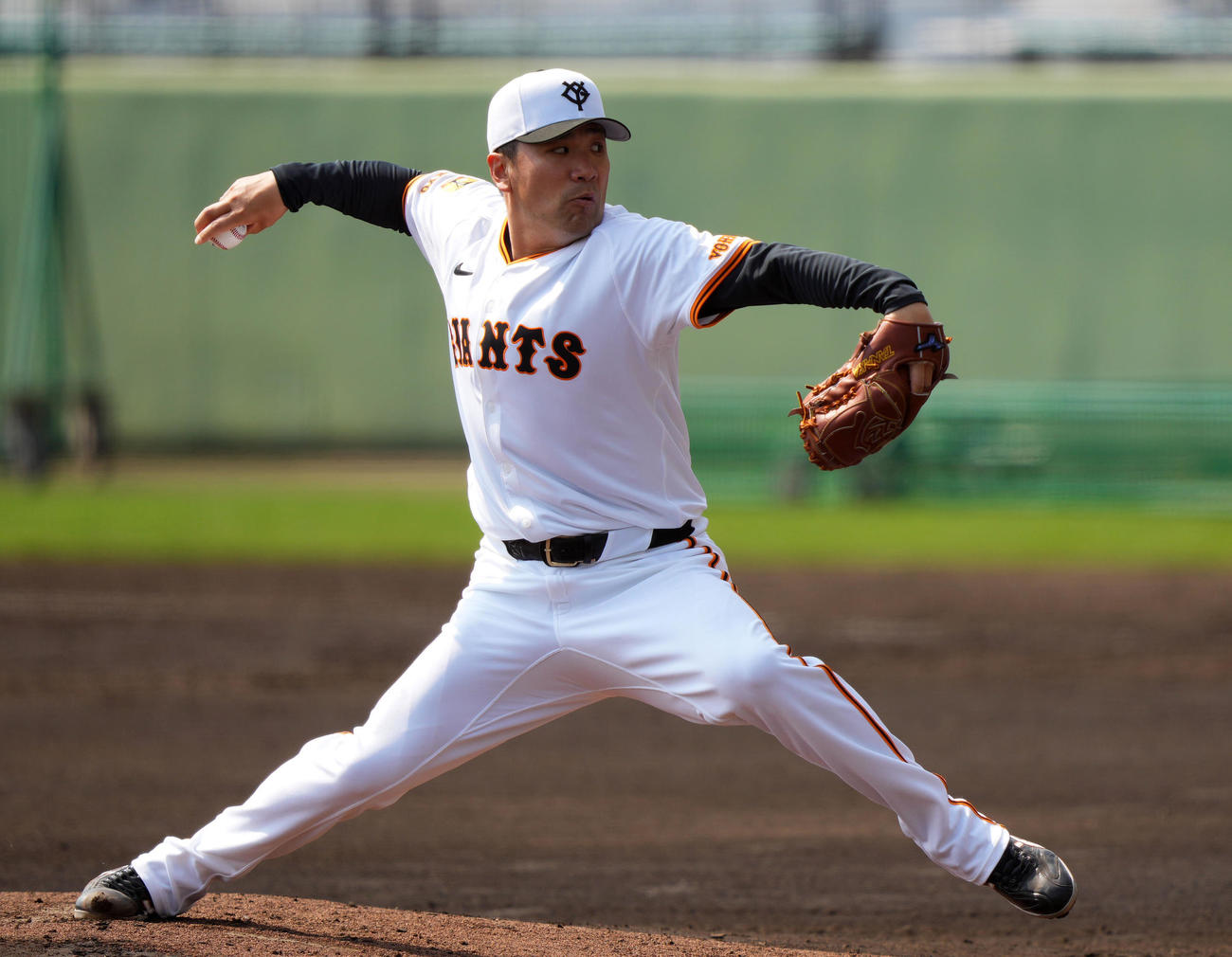 ライブBPで投球する巨人田中将（撮影・横山健太）