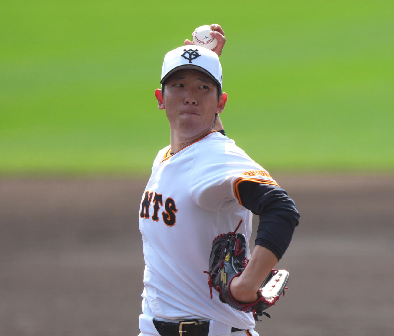 ライブBPで投球する巨人戸郷（撮影・横山健太）