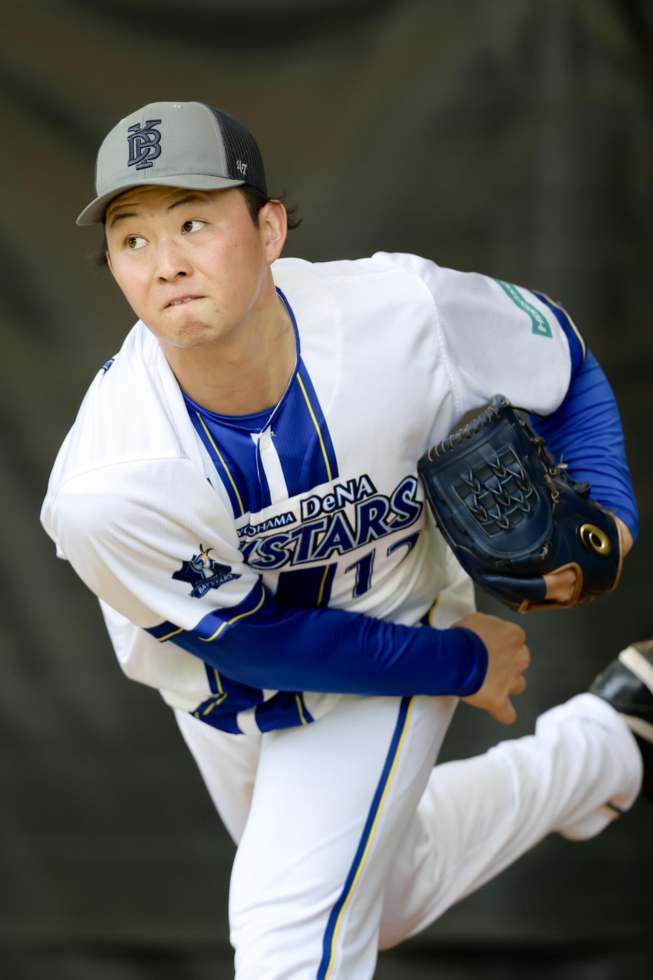 ブルペン投球するDeNA竹田（撮影・河田真司）