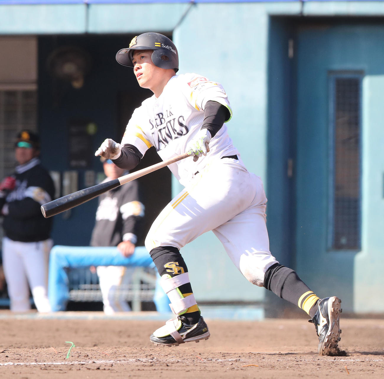 紅白戦　7回裏白無死二塁、海野は左越えに2点本塁打を放つ（撮影・梅根麻紀）