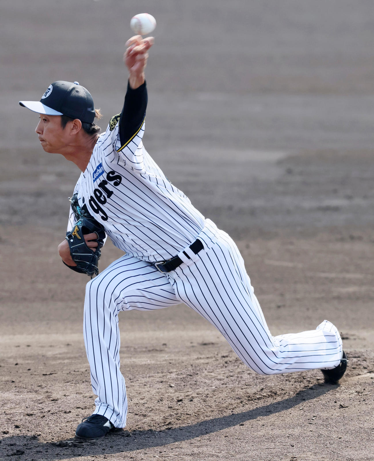 シート打撃に登板した島本（撮影・加藤哉）