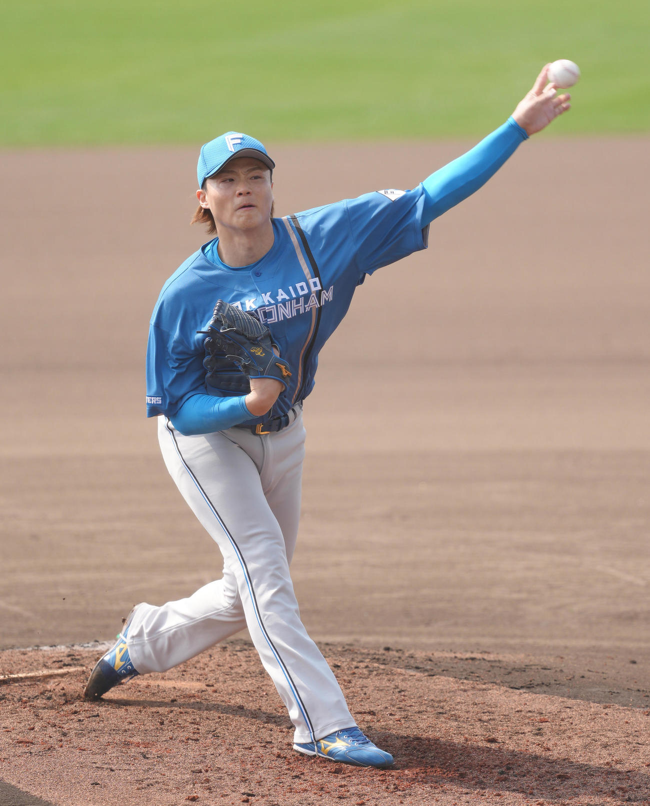 ライブBPに登板した日本ハム山崎（撮影・足立雅史）