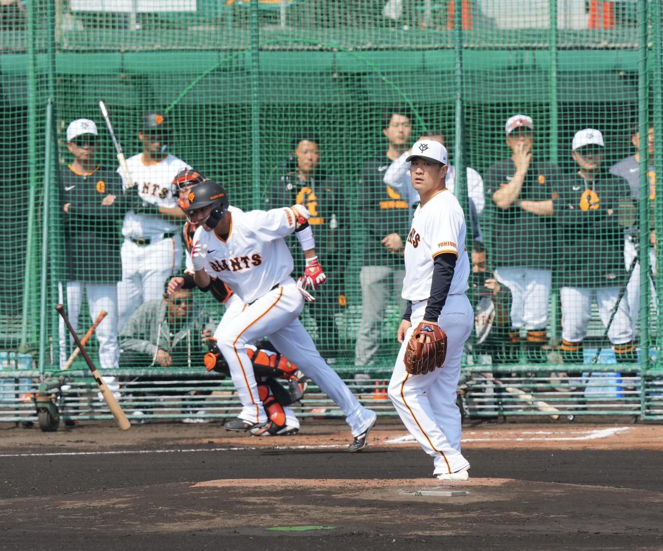 ライブBPで巨人坂本を打ち取る田中将（撮影・垰建太）