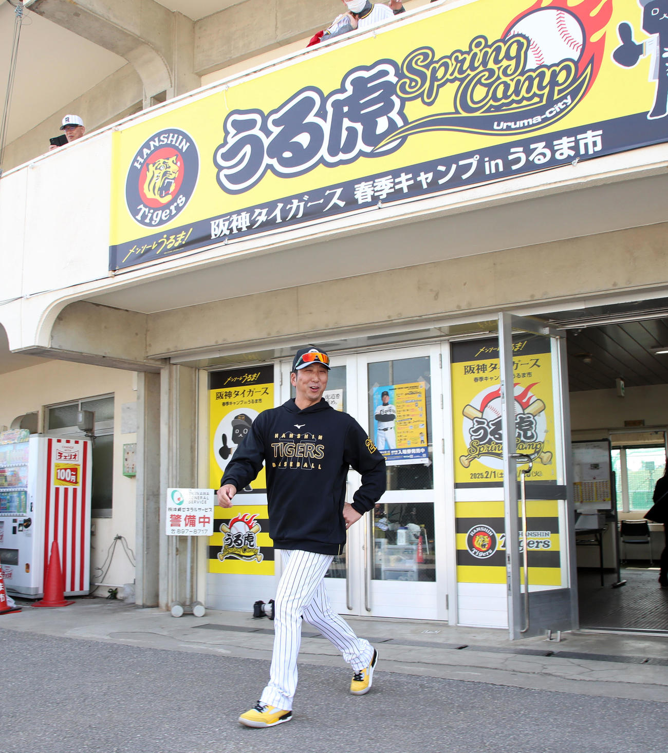 具志川でのシート打撃練習視察を終えて引き揚げる阪神藤川球児監督（撮影・加藤哉）