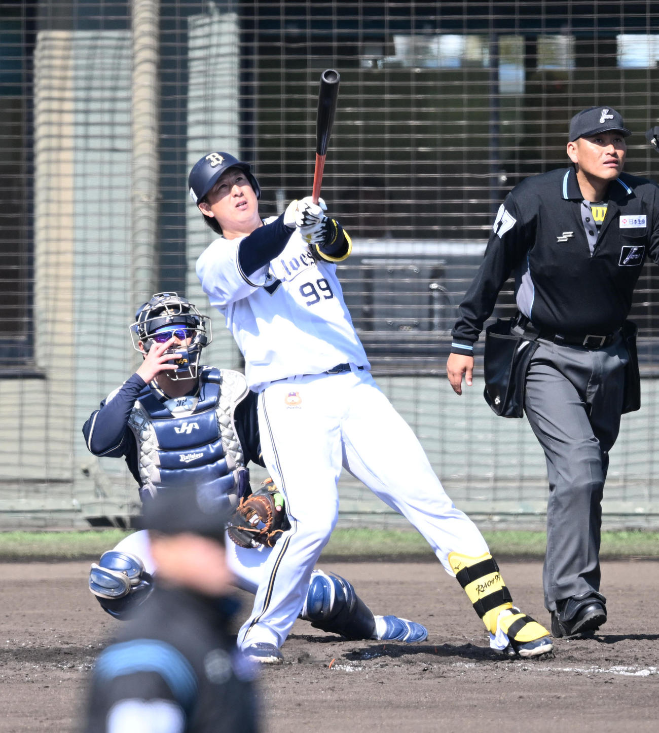 オリックス紅白戦　3回裏無死、左越えにソロ本塁打を放つ杉本（撮影・和賀正仁）