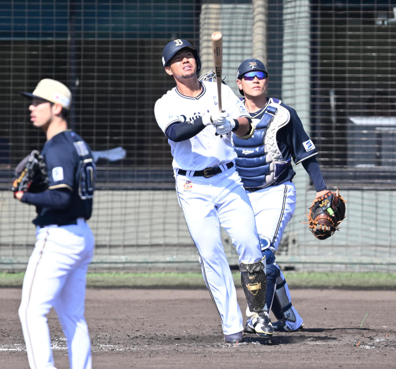オリックス紅白戦　3回裏無死、左越えに2打席連続本塁打を放つ頓宮（撮影・和賀正仁）