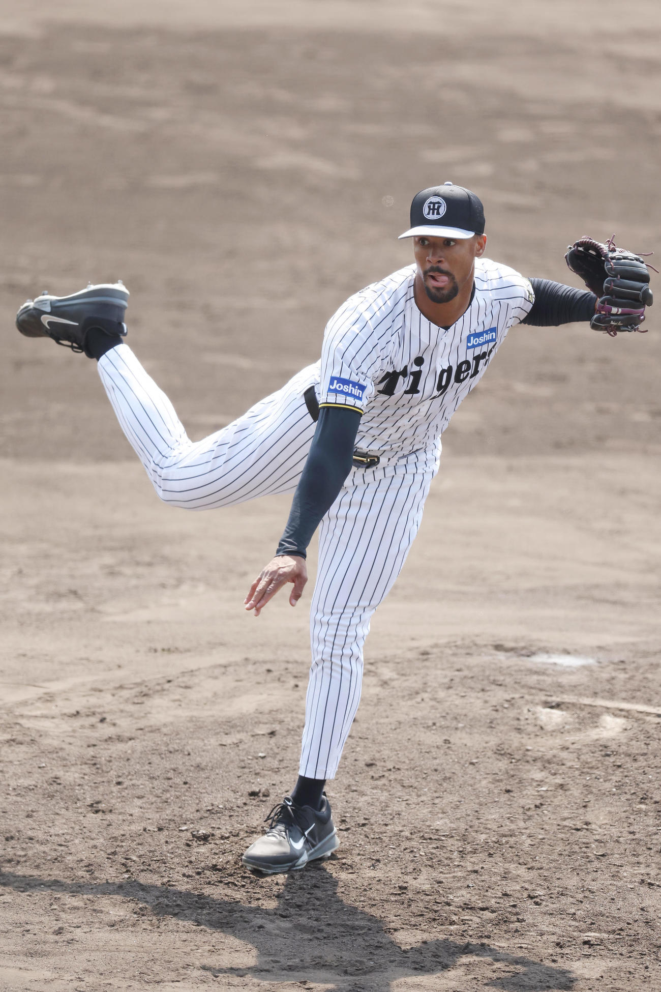 ライブBPで力投する阪神デュプランティエ（撮影・前田充）