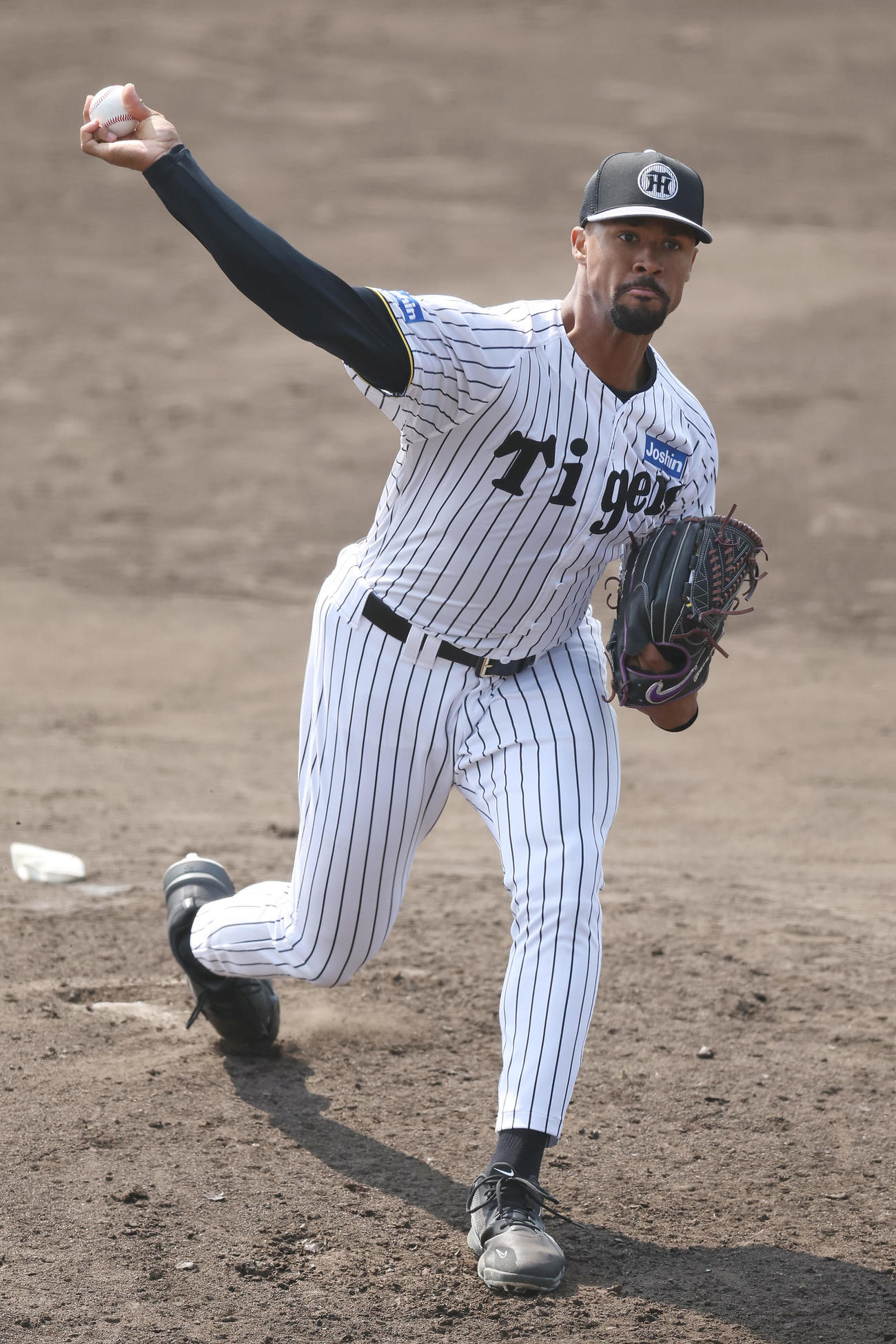 ライブBPで力投する阪神デュプランティエ（撮影・前田充）