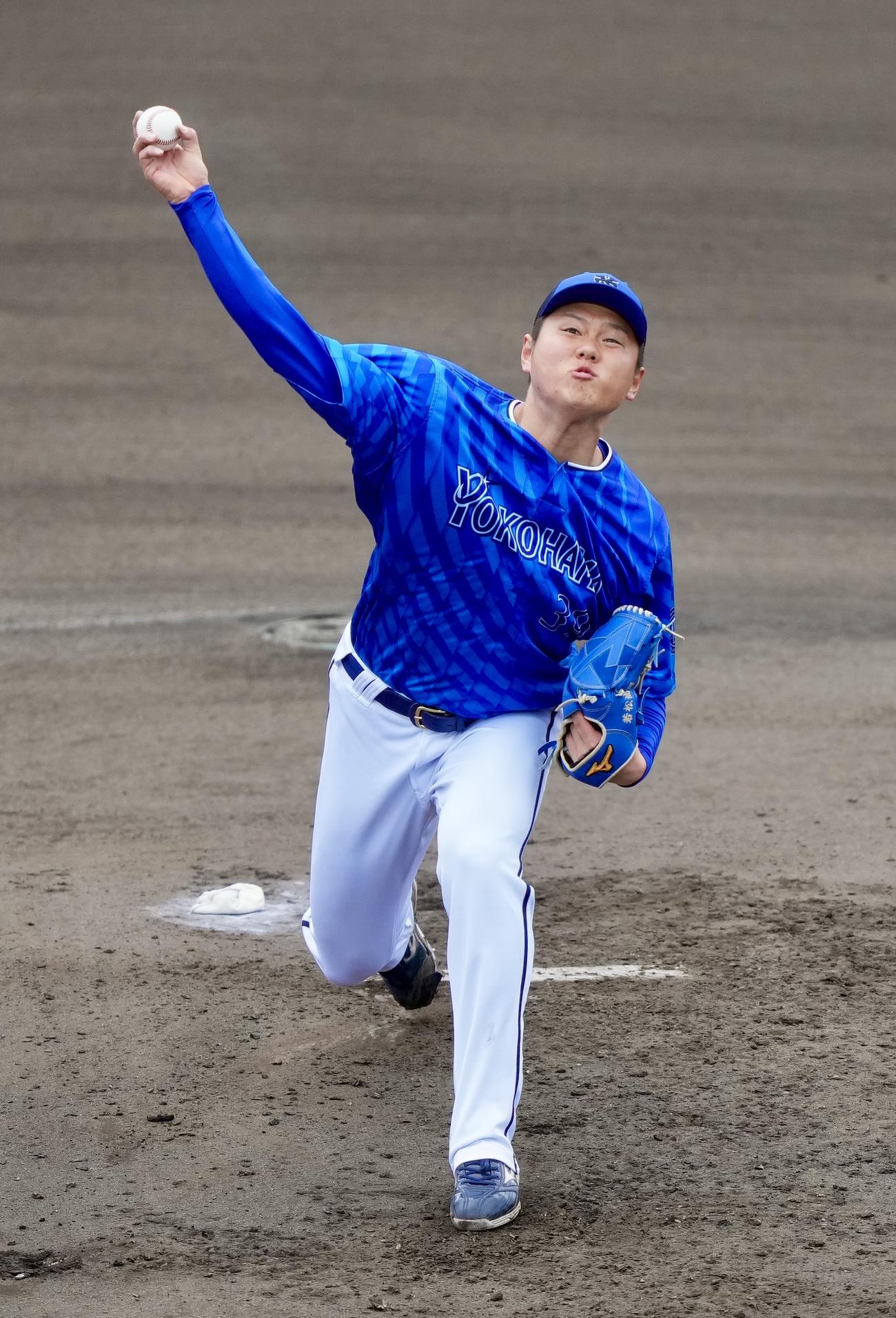 ライブBPで投球するDeNA若松（撮影・横山健太）