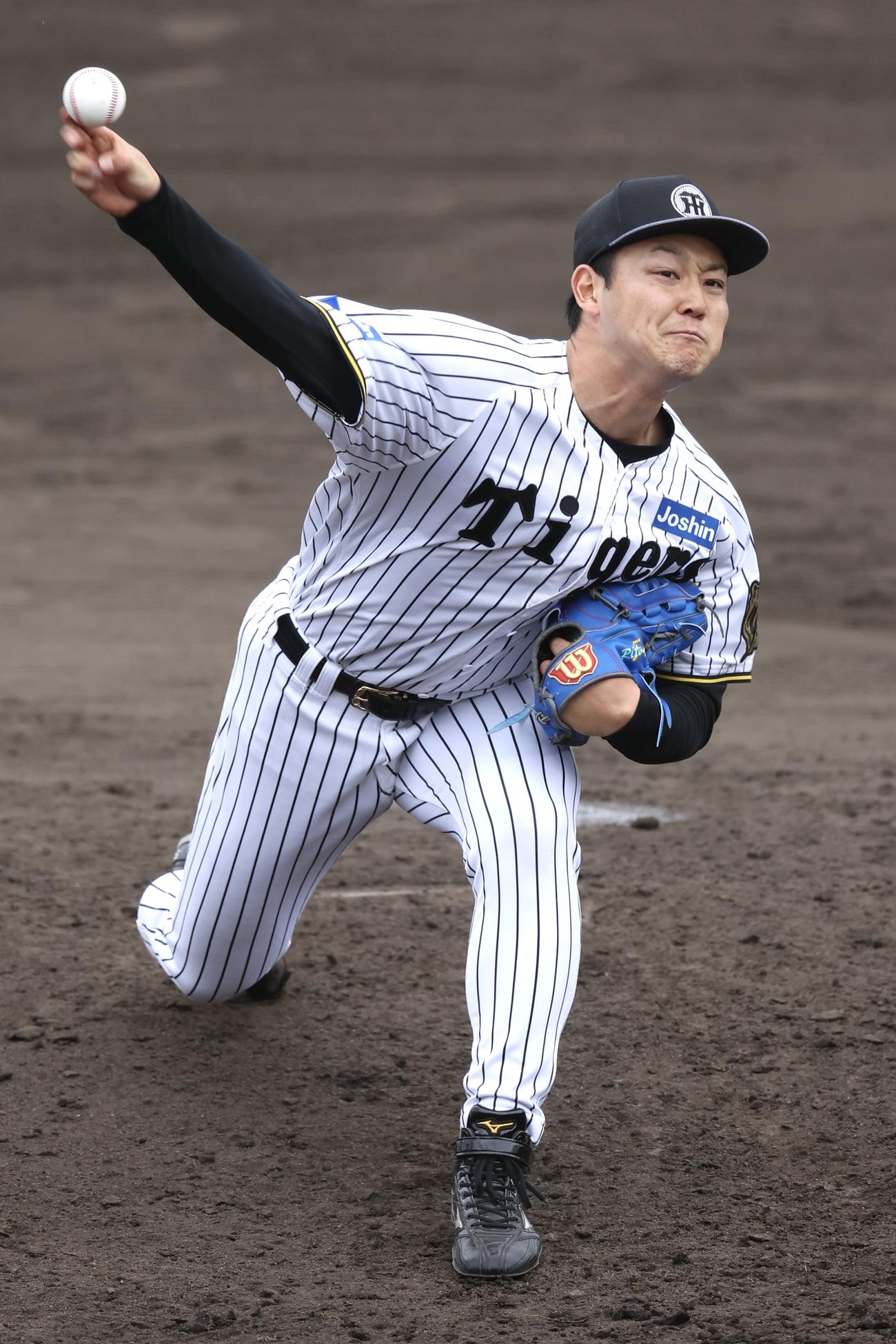 ライブBPで力投する阪神木下（撮影・前田充）