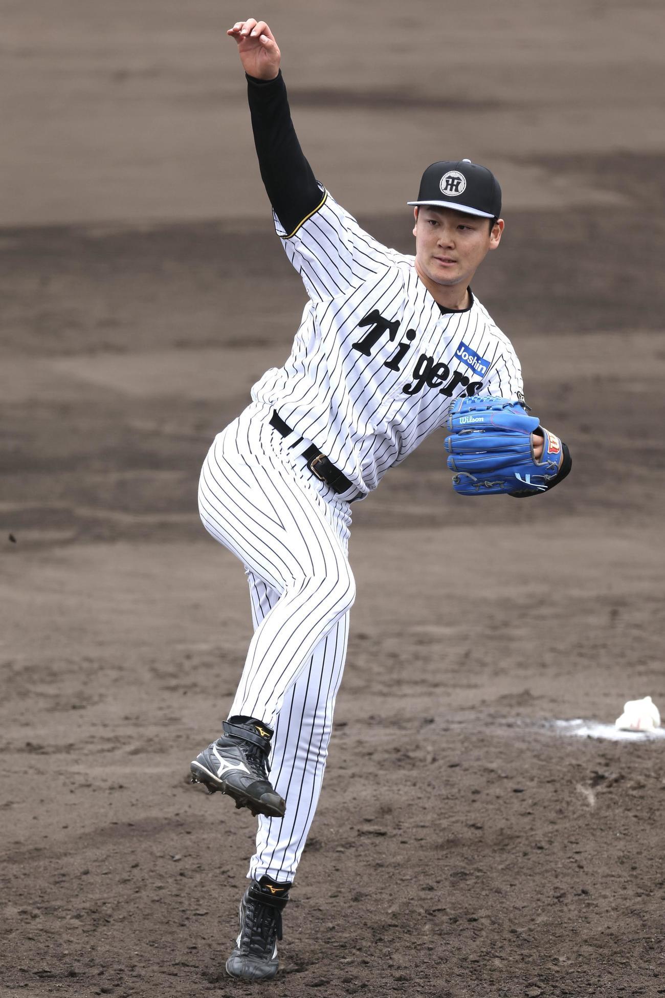ライブBPで力投する阪神木下（撮影・前田充）