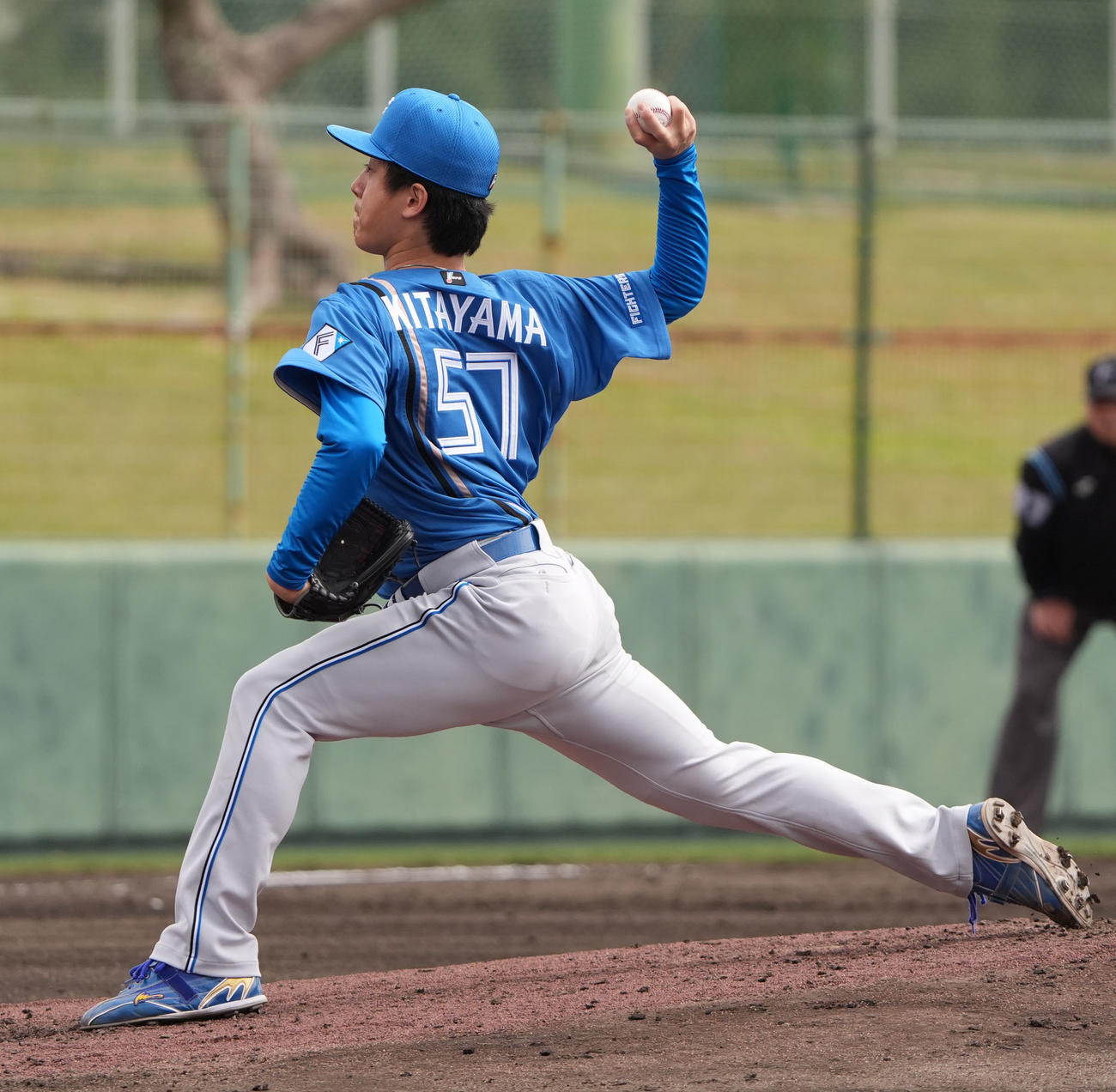 中日対日本ハム　2回裏、日本ハム2番手で登板する北山（撮影・森本幸一）