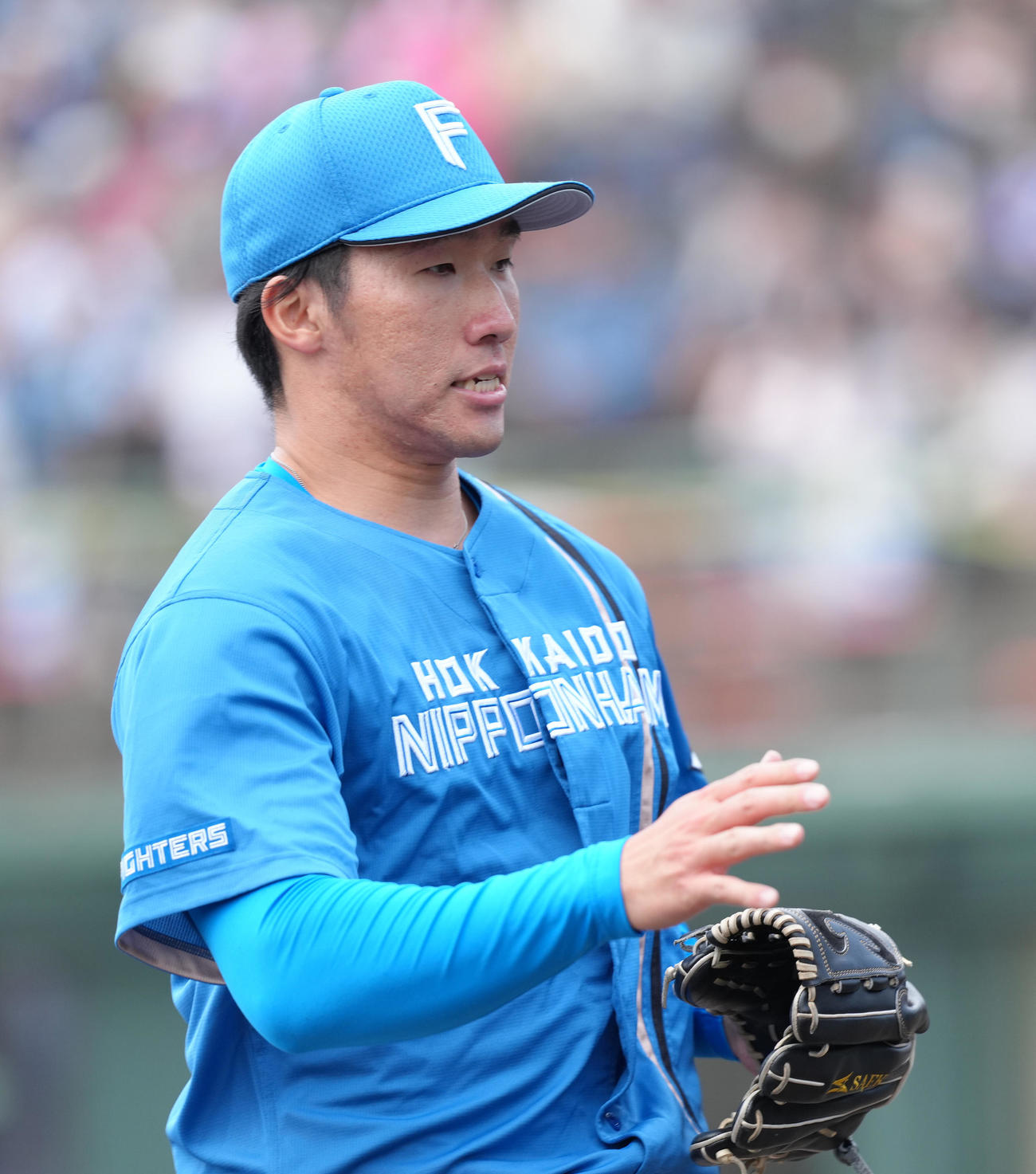 中日対日本ハム　8回裏中日2死、尾田を空振り三振に仕留めベンチに戻る清宮虎（撮影・足立雅史）