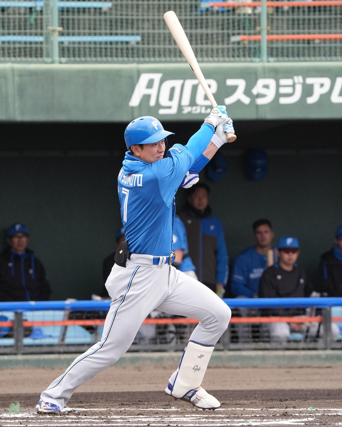 中日対日本ハム　1回表日本ハム無死二塁、右前打を放つ松本剛（撮影・森本幸一）