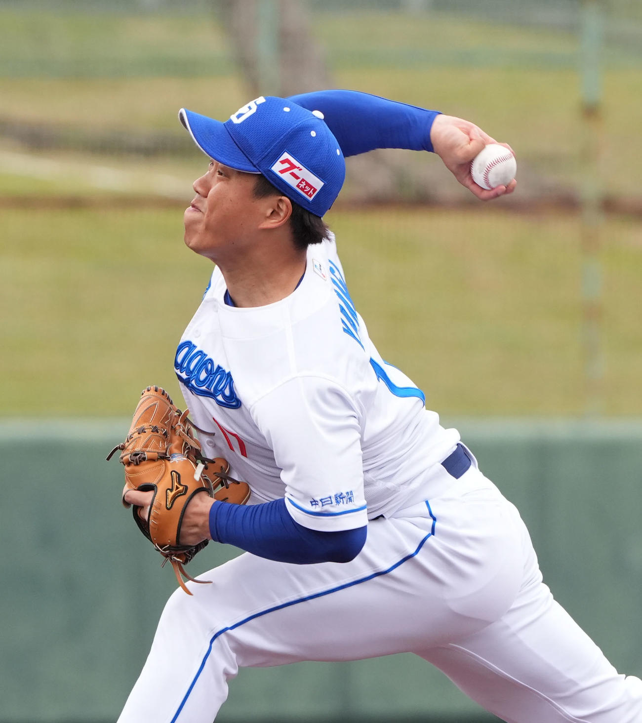 中日対日本ハム　1回表、登板する中日先発の柳（撮影・森本幸一）