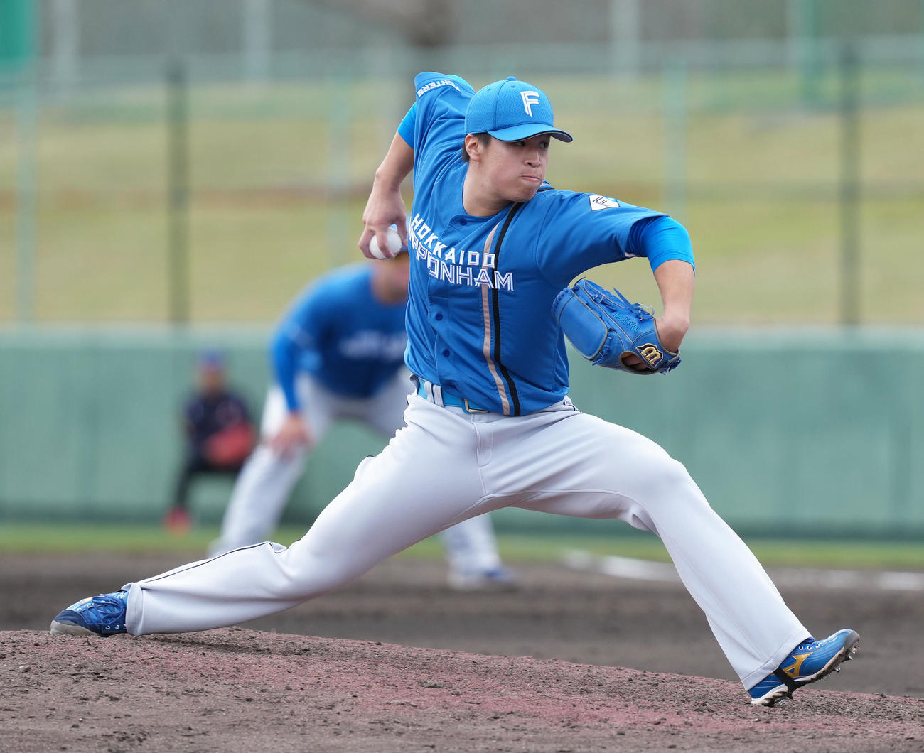 中日対日本ハム　9回から登板した日本ハム松岡（撮影・足立雅史）
