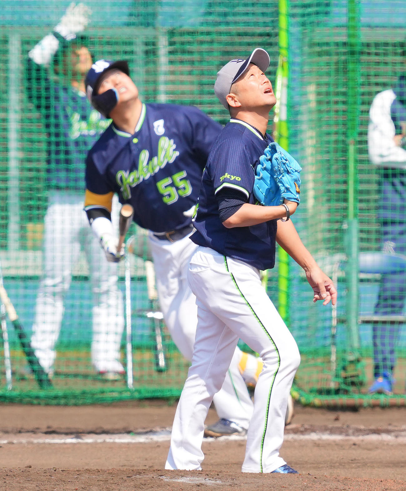 シート打撃で村上を左飛に打ち取るヤクルト石川（撮影・垰建太）