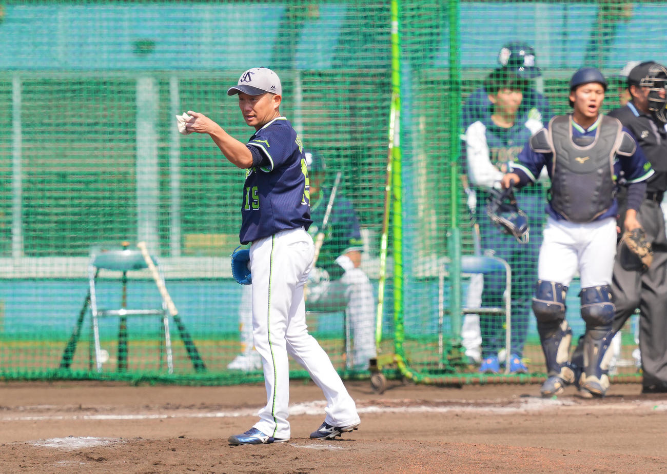 シート打撃で登板するヤクルト石川（撮影・垰建太）