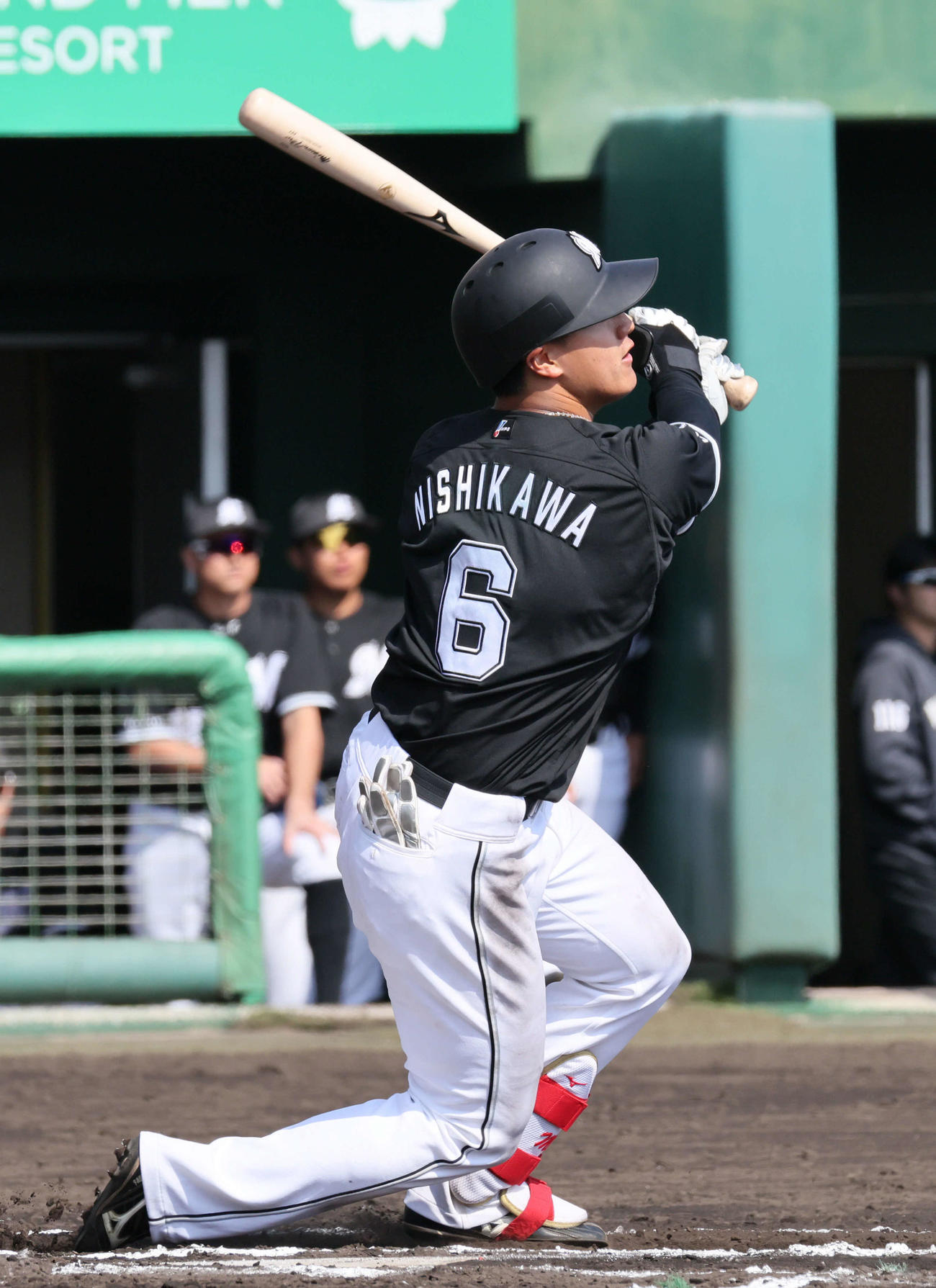 練習試合広島対ロッテ　6回表ロッテ無死二塁、西川は先制右中間越え適時三塁打を放つ（撮影・加藤孝規）