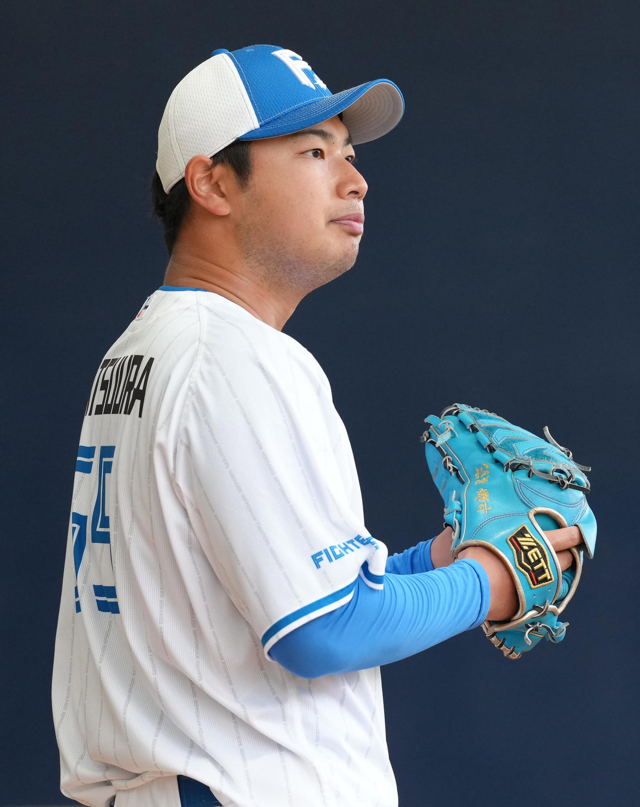 ブルペン投球する日本ハム松浦（撮影・足立雅史）