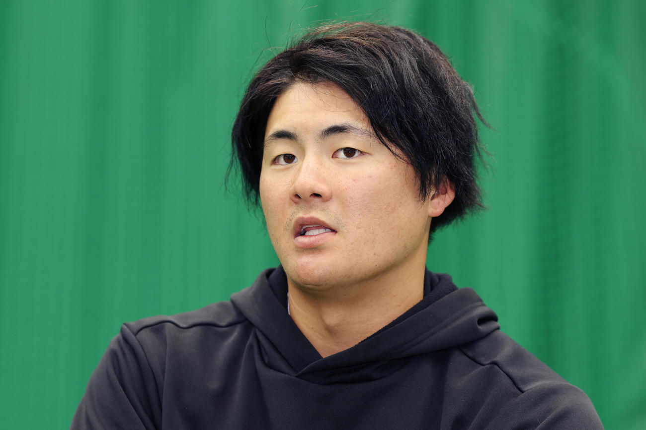 インタビューに答える阪神前川右京（撮影・前田充）