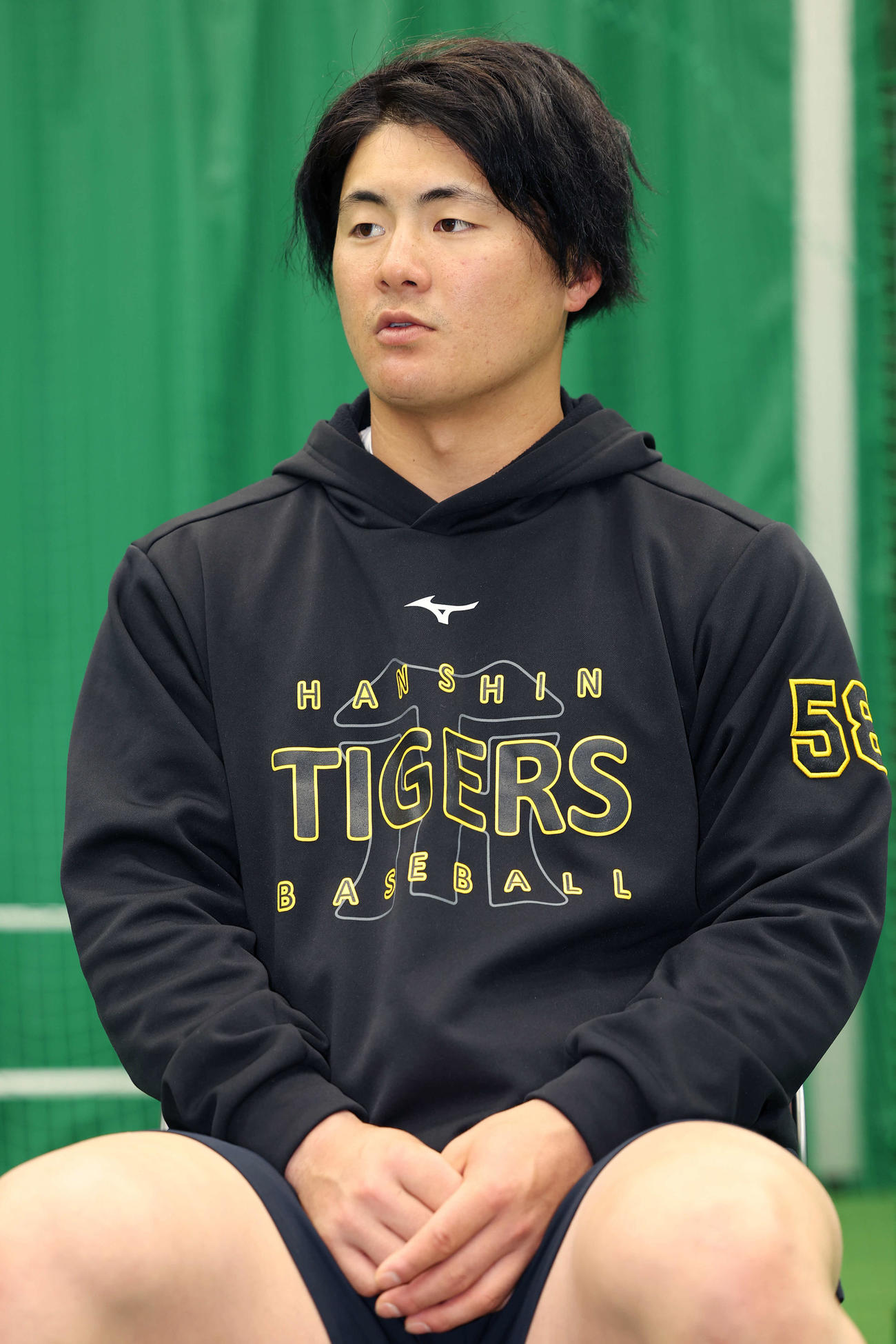 インタビューに答える阪神前川（撮影・前田充）