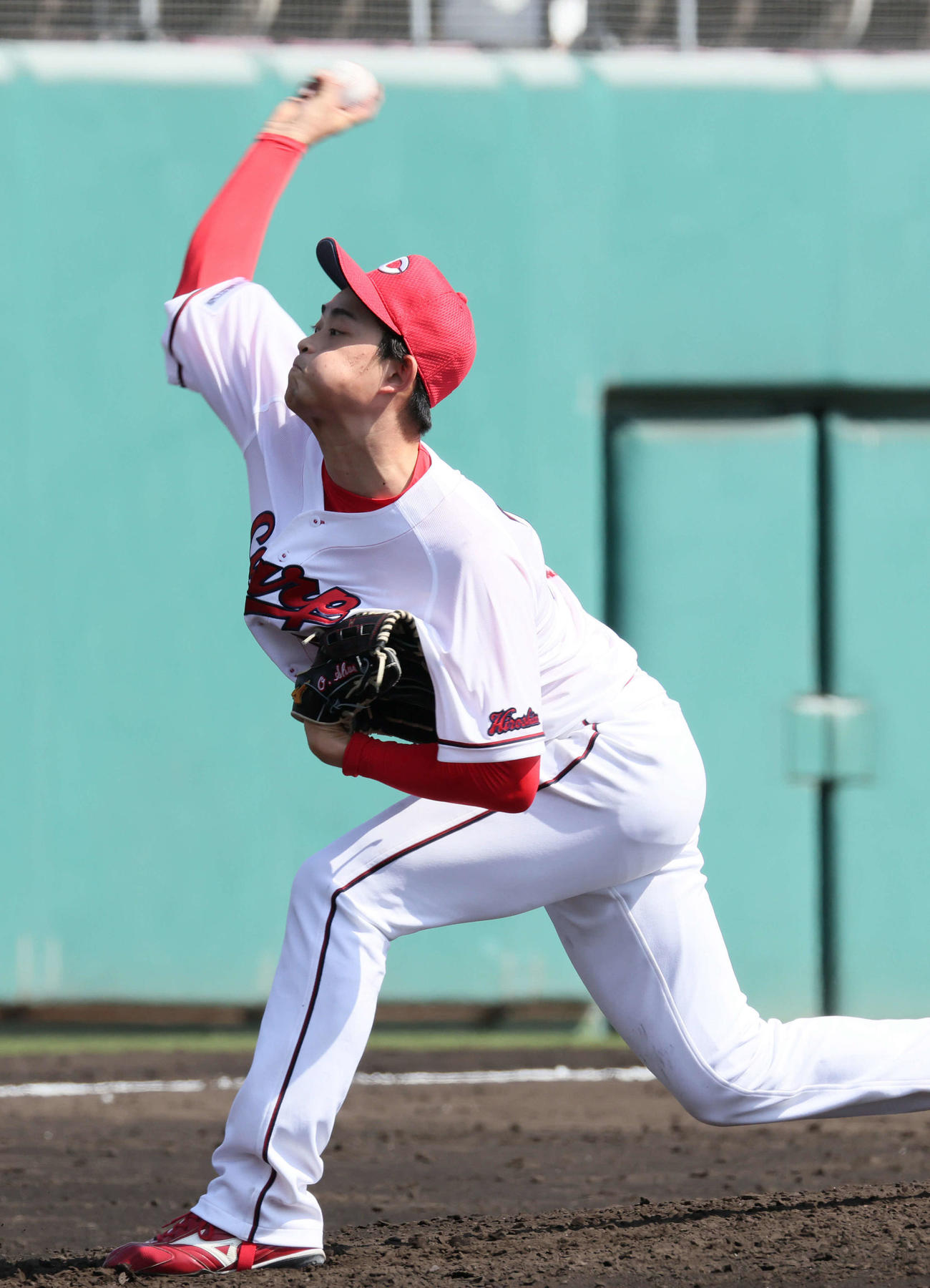 練習試合広島対ロッテ　5回表ロッテ、広島3番手のドラフト3位の岡本（撮影・加藤孝規）
