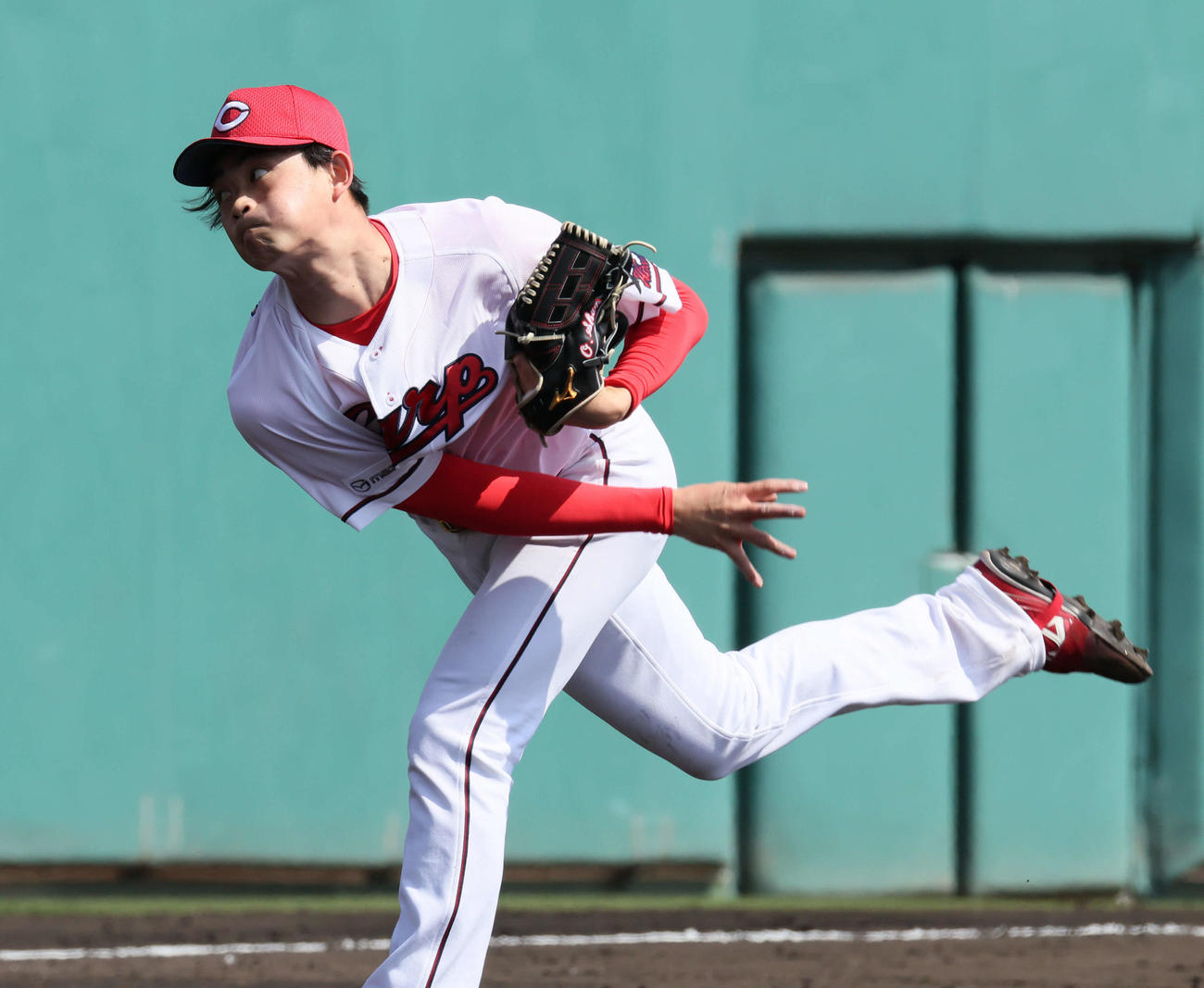 練習試合広島対ロッテ　5回表ロッテ、広島3番手のドラフト3位の岡本（撮影・加藤孝規）
