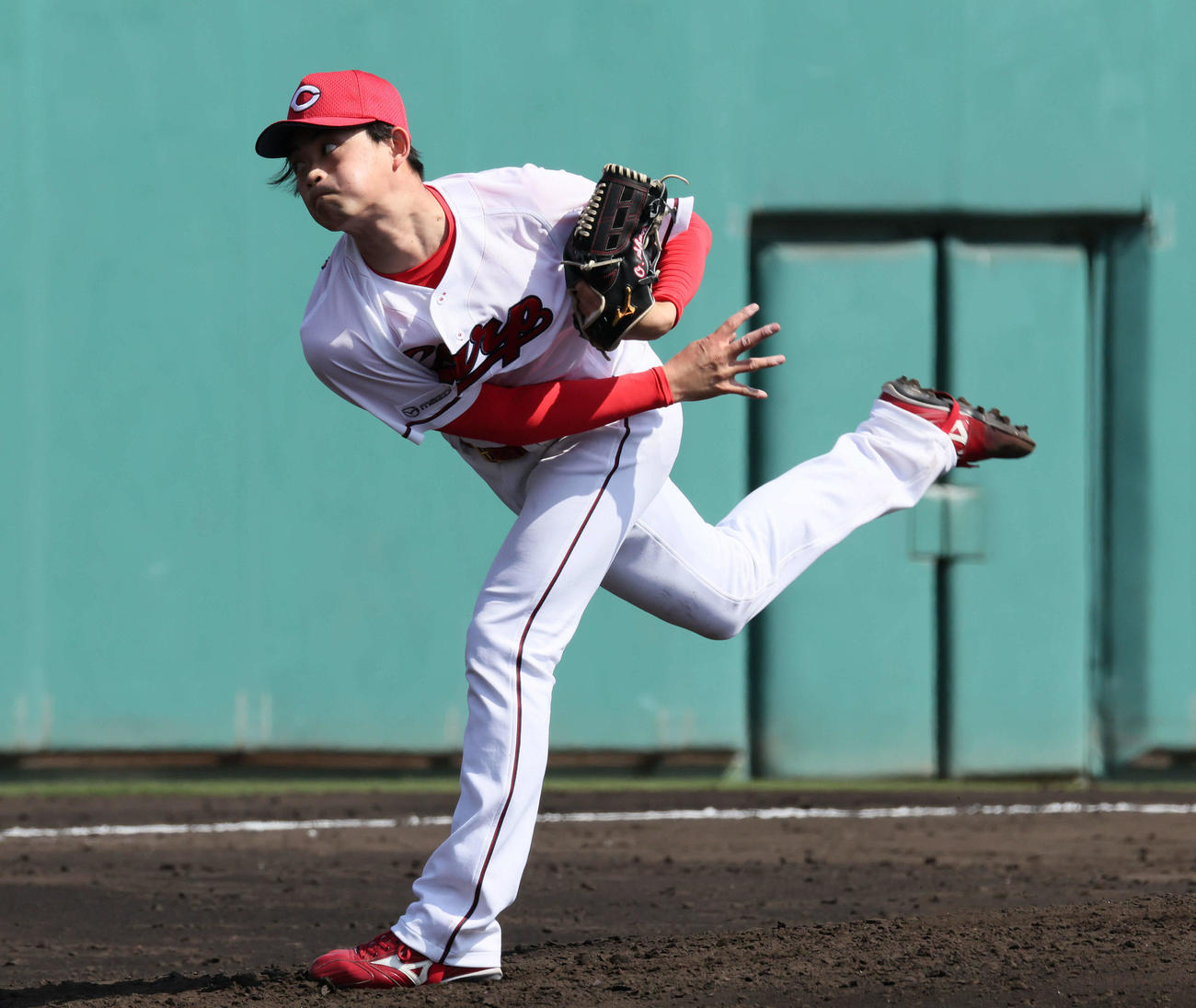 練習試合広島対ロッテ　5回表ロッテ、広島3番手のドラフト3位の岡本（撮影・加藤孝規）