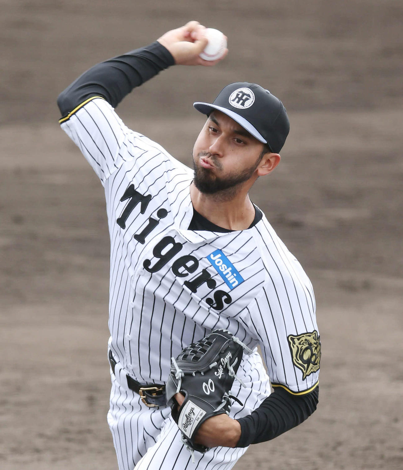 18日、ライブBPで力投する阪神ゲラ（撮影・前田充）