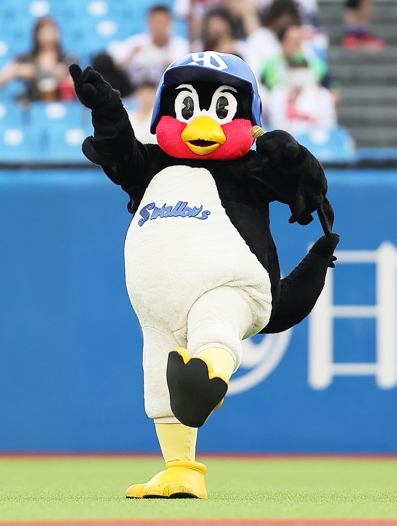 ヤクルト球団マスコットのつば九郎（23年7月13日撮影）