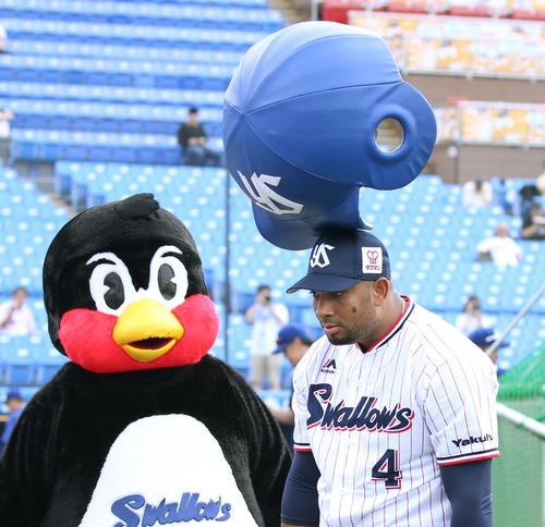 2018年6月28日、中日戦で「くるりんぱ」にチャレンジするも失敗したバレンティン