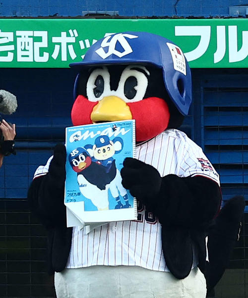 フリップ芸を披露するつば九郎「ドアラとanan」2024年9月6日