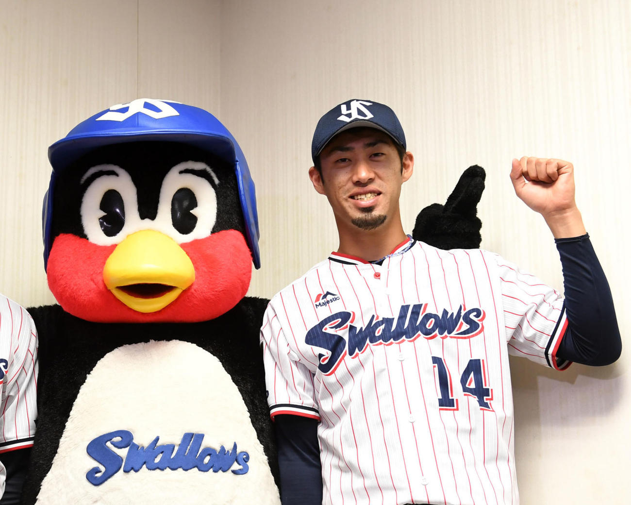 つば九郎、秋吉亮氏（2016年7月3日撮影）