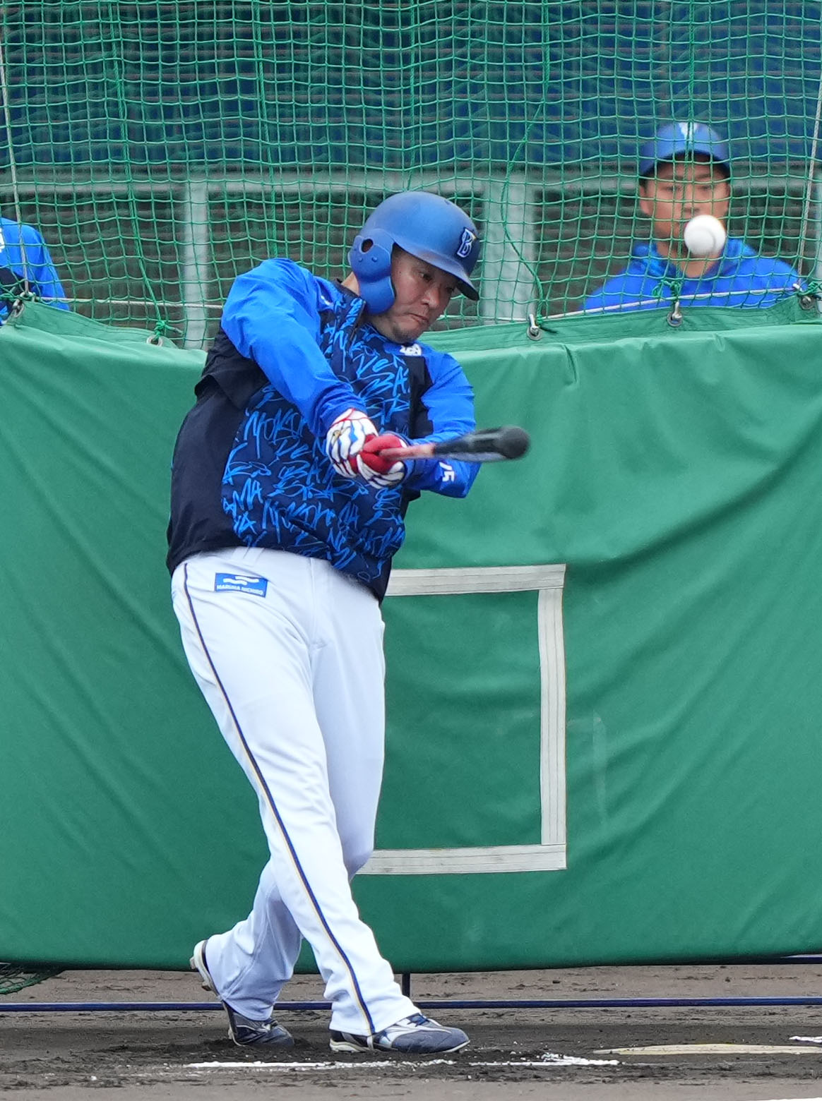 DeNA対ロッテ　フリー打撃で快音を響かせるDeNA筒香（撮影・横山健太）