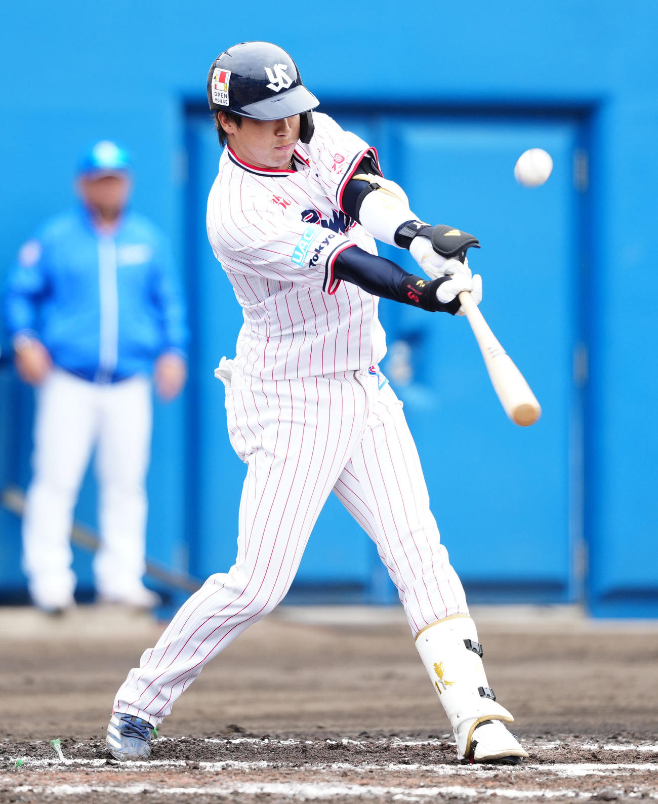 ヤクルト対中日　3回表ヤクルト1死一塁、右前打を放つ山田（撮影・江口和貴）