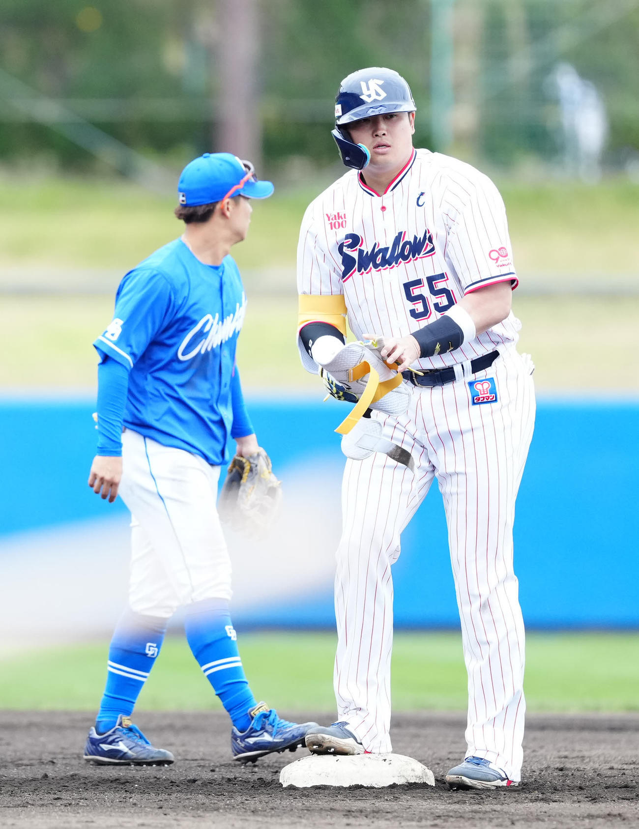 ヤクルト対中日　2回表ヤクルト無死、二塁打を放った村上（撮影・江口和貴）