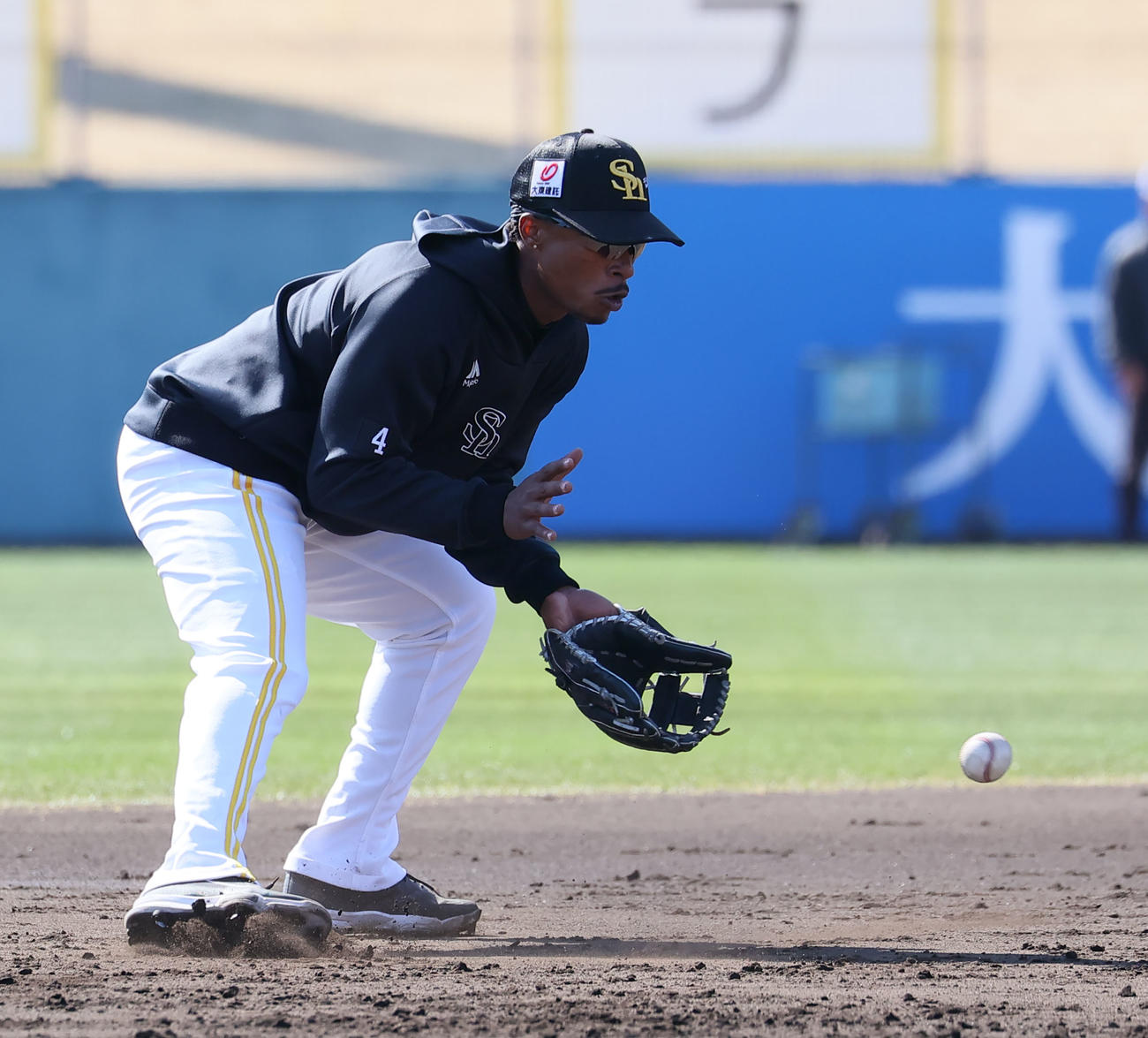 守備練習をするダウンズ（撮影・梅根麻紀）