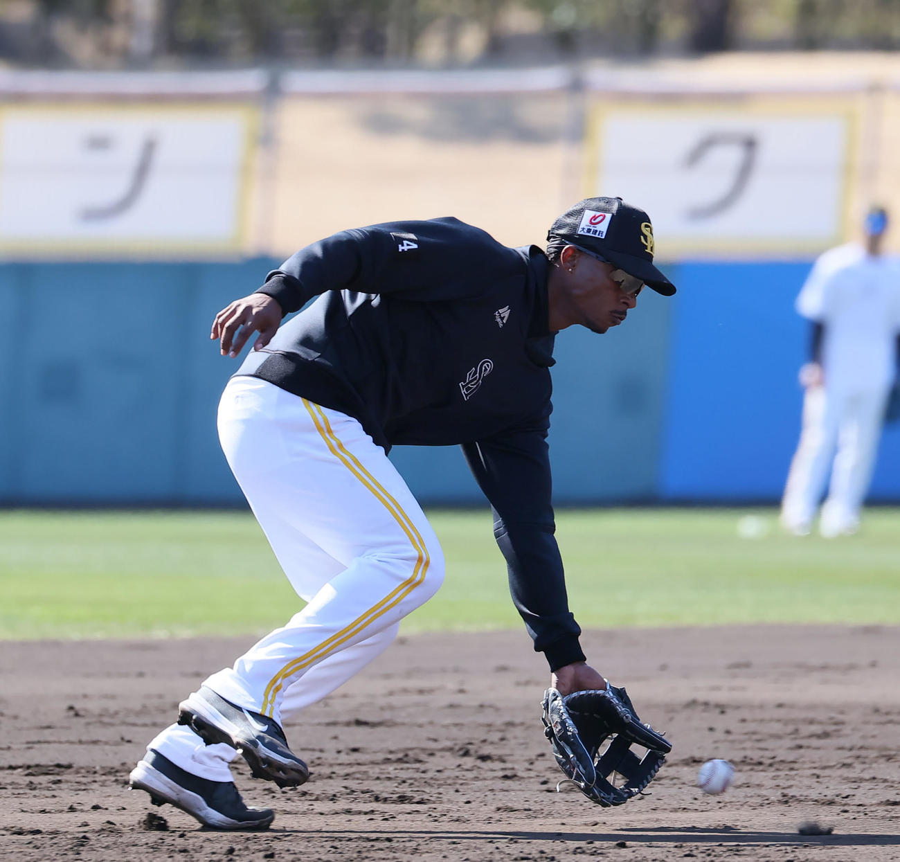 守備練習をするダウンズ（撮影・梅根麻紀）