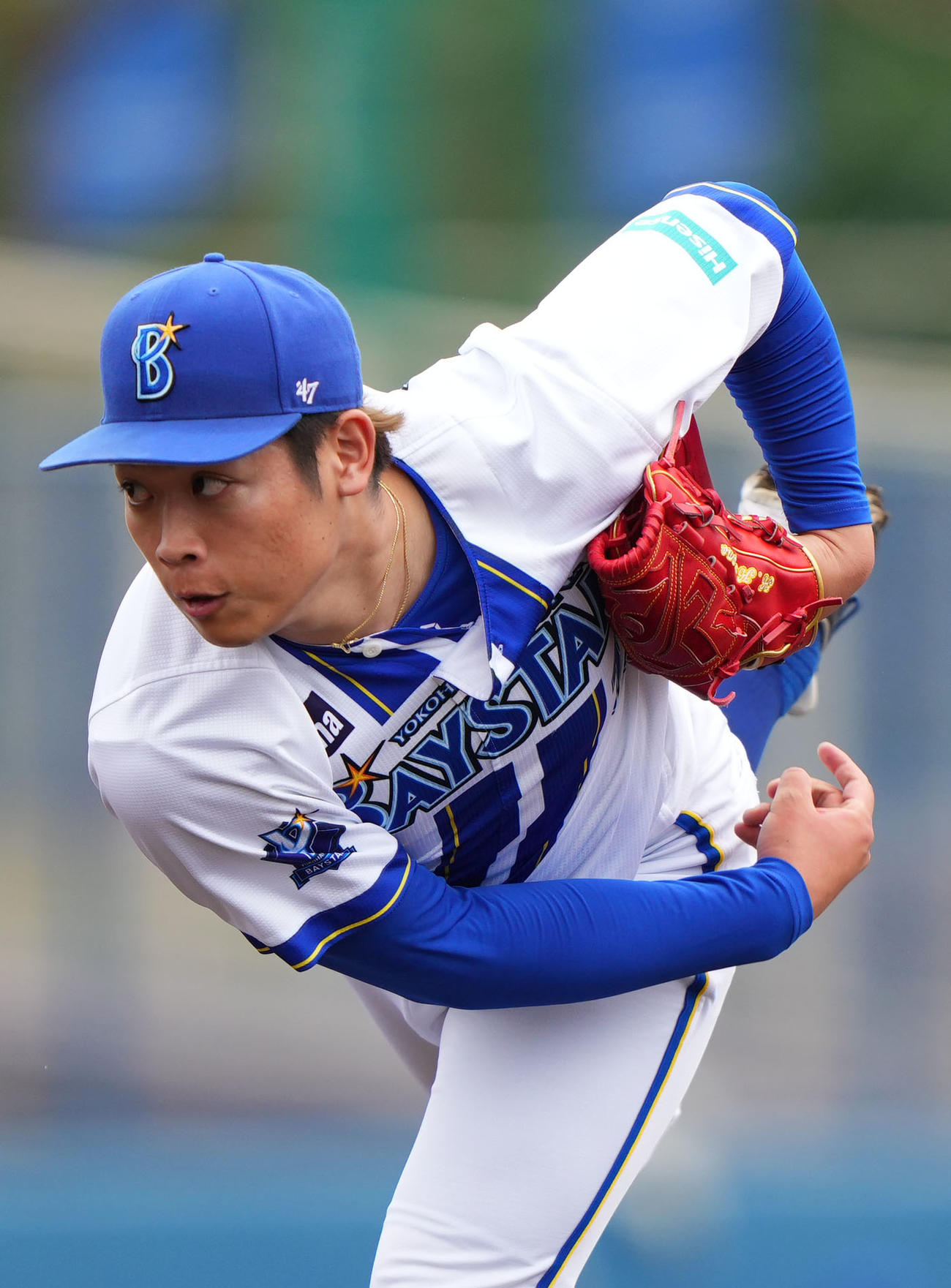 DeNA対ロッテ　6回表から登板したDeNA小園（撮影・横山健太）