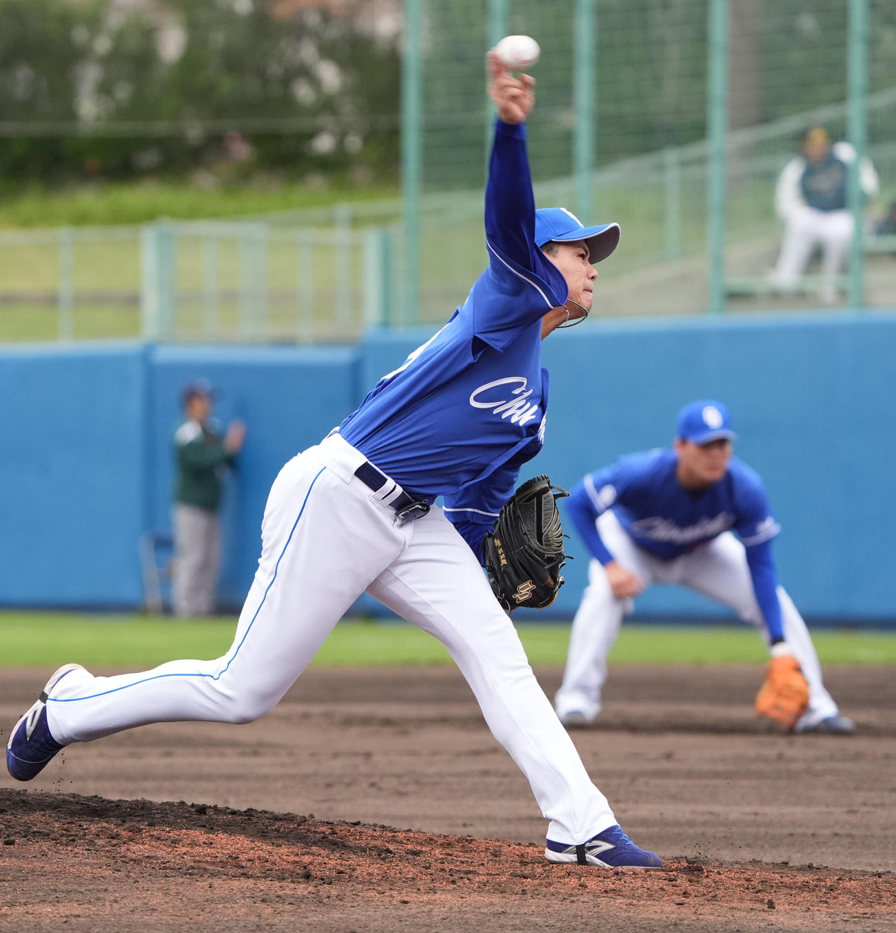 ヤクルト対中日　5回表、中日2番手で登板する松木平（撮影・森本幸一）