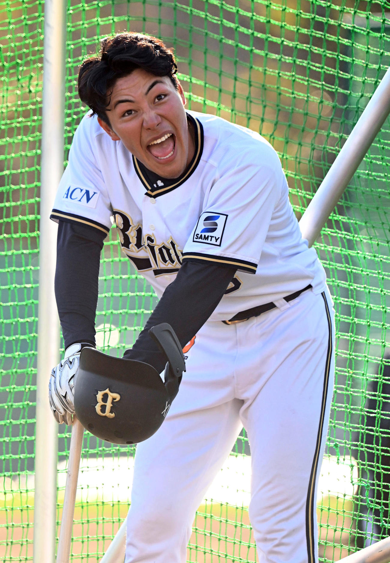 試合後の居残り特打を行ったオリックス麦谷は声を張り上げる（撮影・和賀正仁）