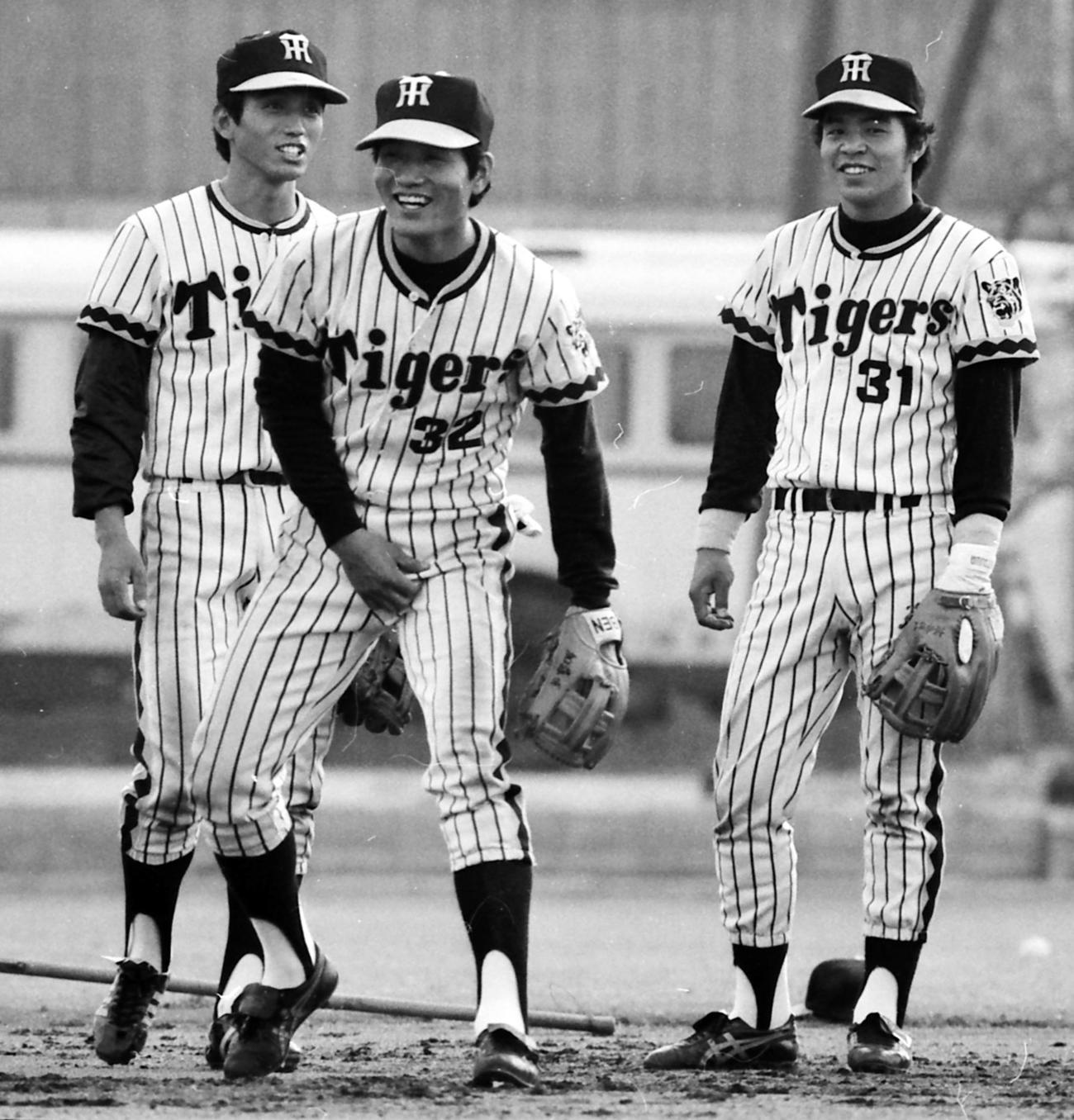 浜田球場で守備練習を行う左から、真弓明信、加藤博一、掛布雅之（1979年10月撮影）