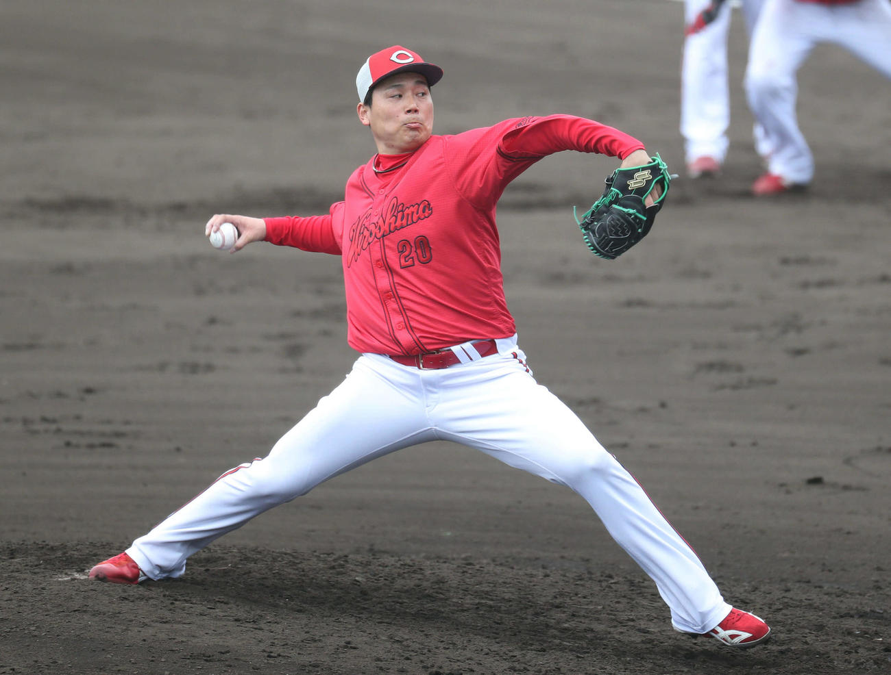 シート打撃に登板した栗林