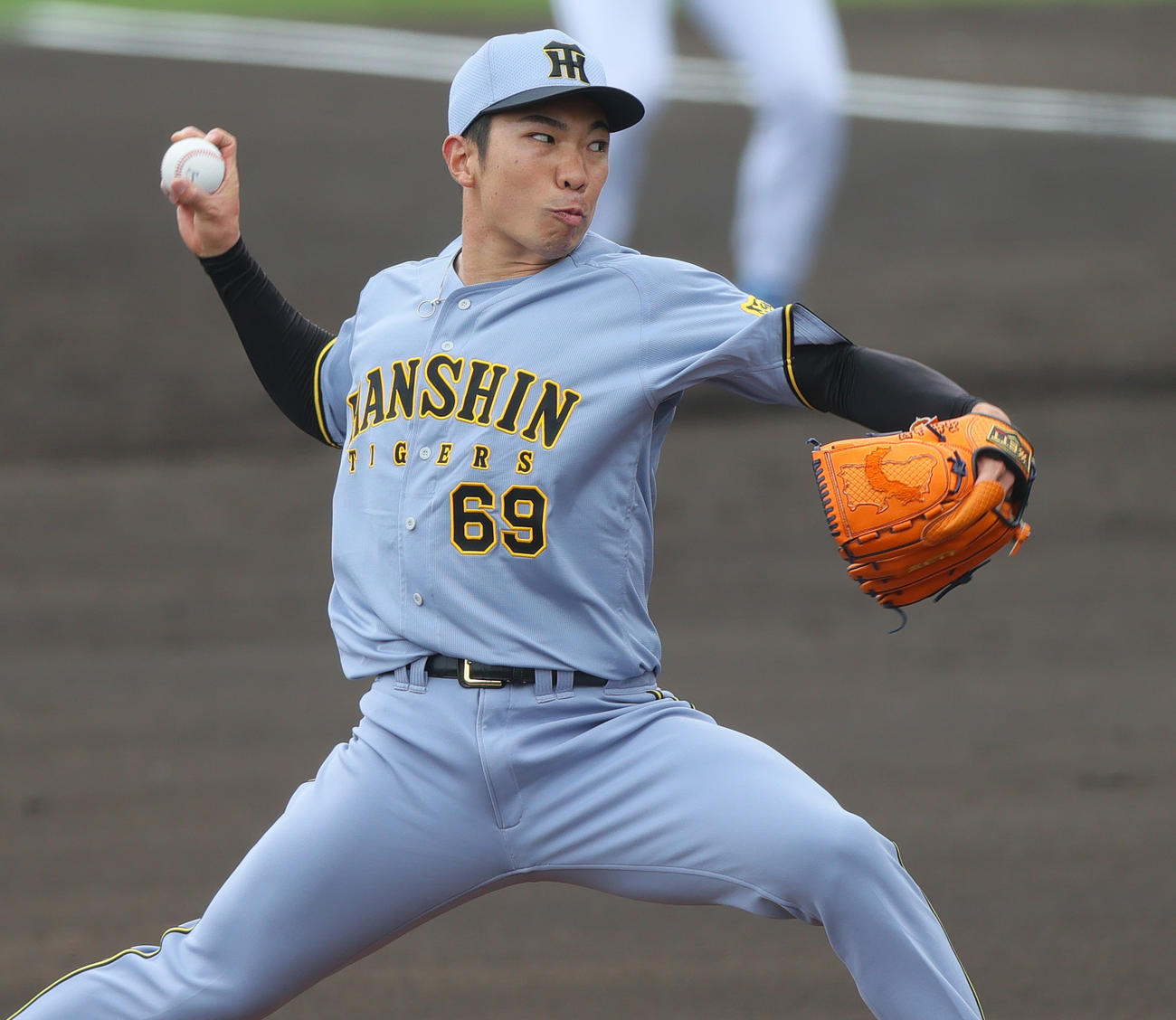 2軍練習試合・日本ハム対阪神　4回裏、力投する阪神石井（撮影・上山淳一）