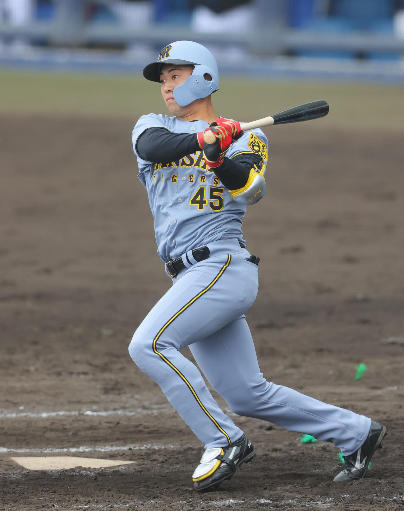 2軍練習試合・日本ハム対阪神　8回表阪神1死、佐野は左前打を放つ（撮影・上山淳一）
