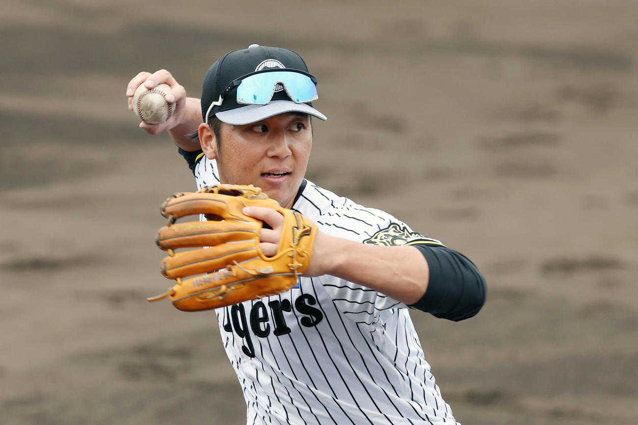 シャッフルノックで三塁に入った井坪（撮影・前田充）